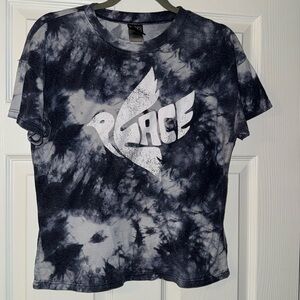 XS PEACE CROP TEE (fits like a medium)